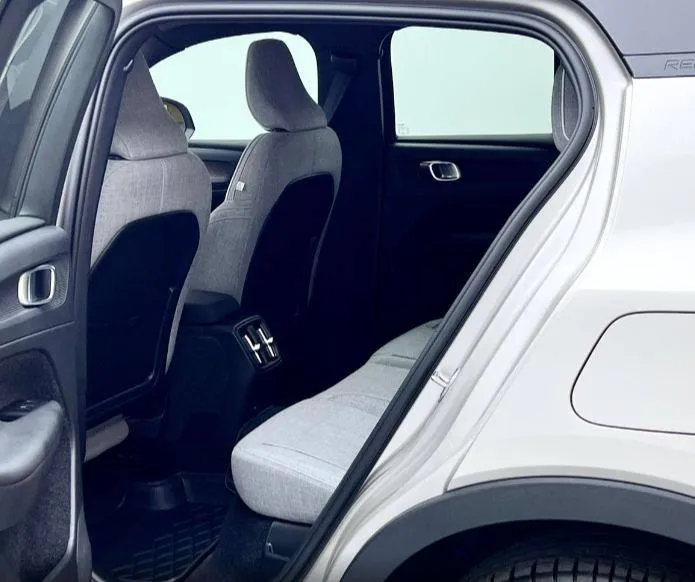 VOLVO XC40 2023