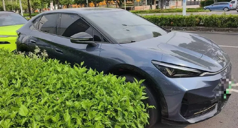 VOLKSWAGEN ID 2025