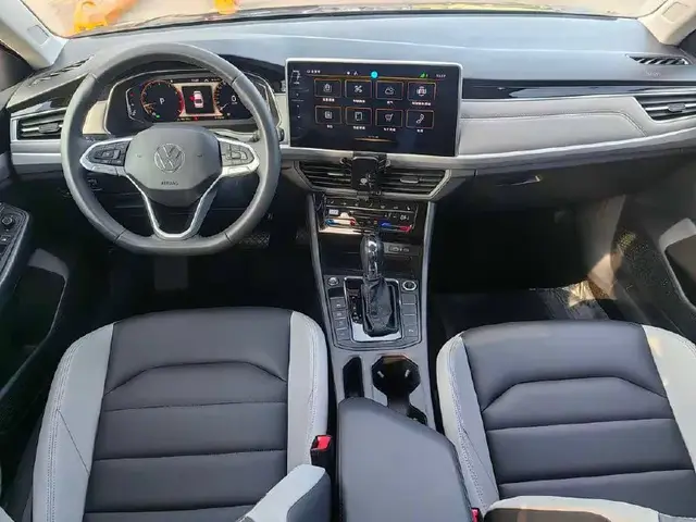 VOLKSWAGEN BORA 330TSI DSG 2023