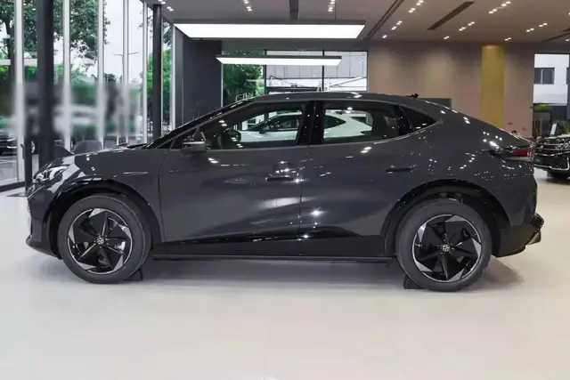 VOLKSWAGEN ID 2025