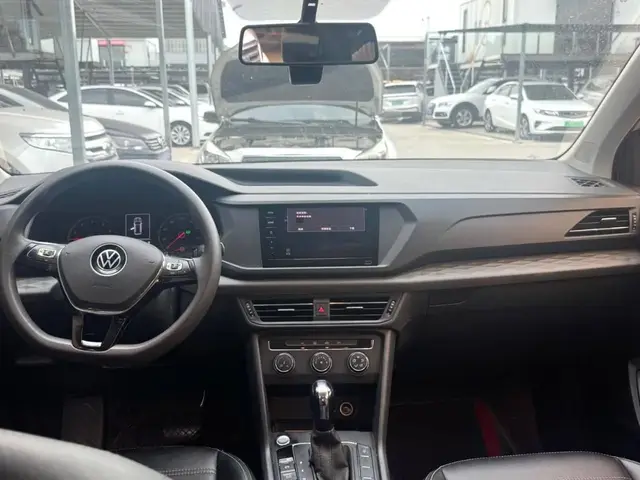 VOLKSWAGEN THARU 2022