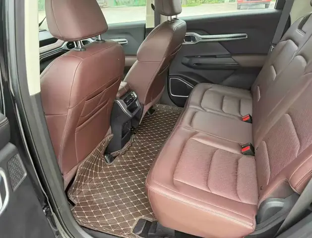 GEELY OKAVANGO 2022