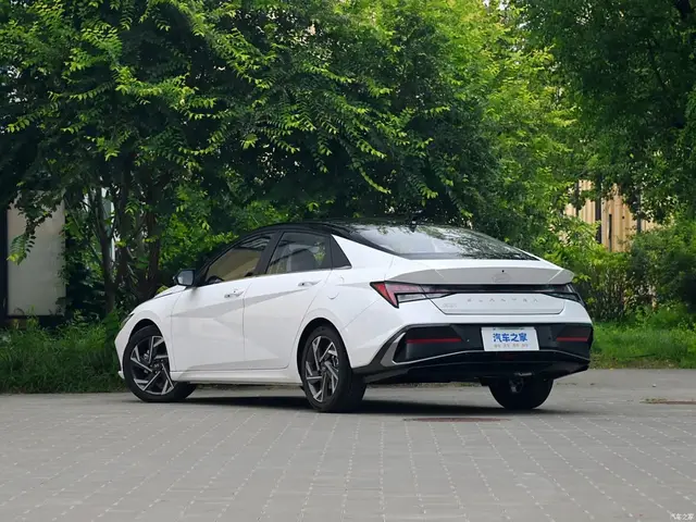 HYUNDAI ELANTRA 2023