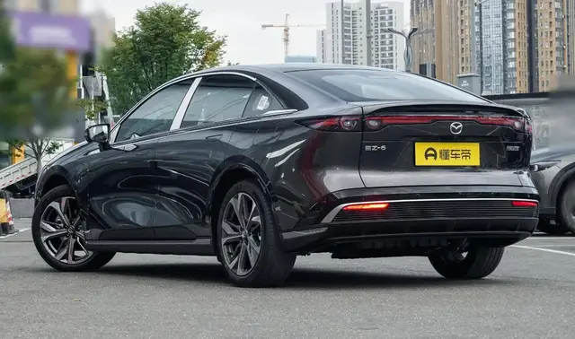 MAZDA EZ-6 2025