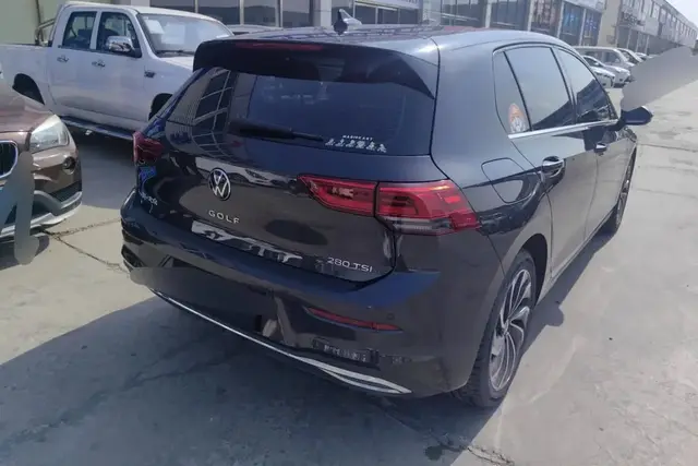 VOLKSWAGEN GOLF 2023