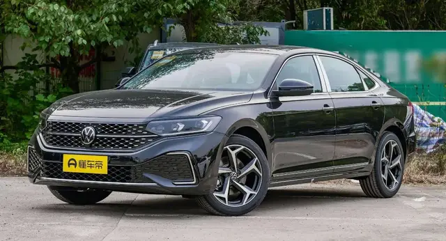 VOLKSWAGEN PASSAT 2025