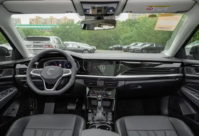 VOLKSWAGEN PASSAT 2025