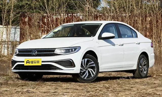 VOLKSWAGEN BORA 2025