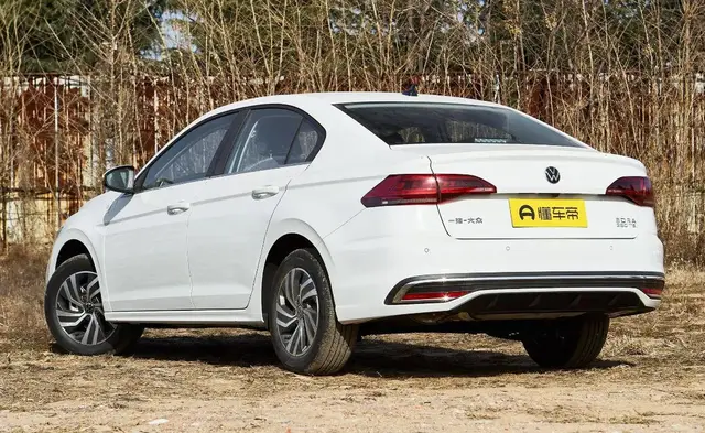 VOLKSWAGEN BORA 2025