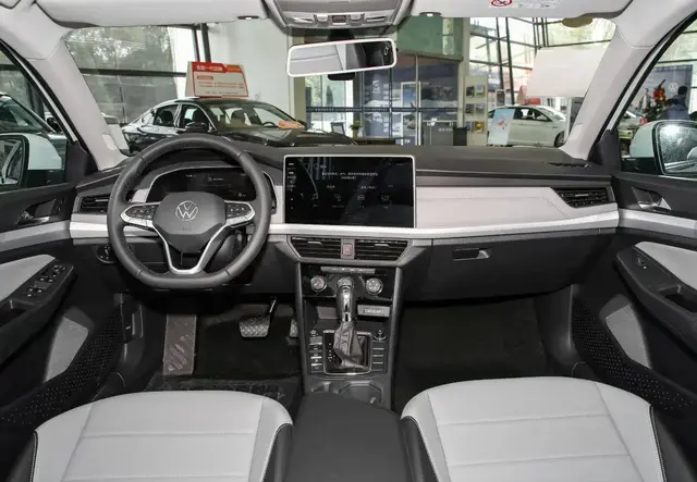 VOLKSWAGEN BORA 2025