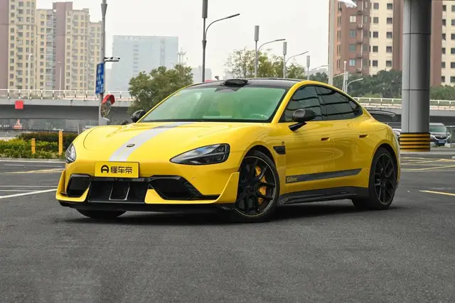 XIAOMI SU7 ULTRA 2025