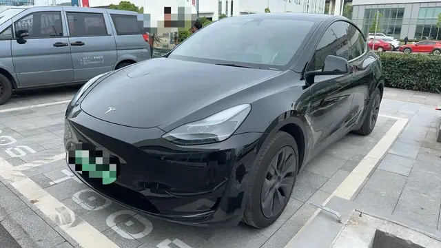 TESLA MODEL Y 2024
