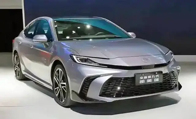 TOYOTA CAMRY 2025