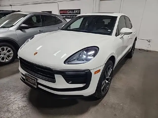 PORSCHE MACAN 2025