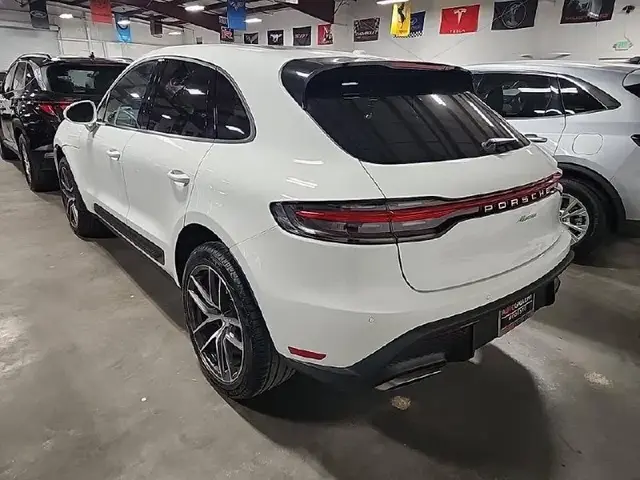 PORSCHE MACAN 2025