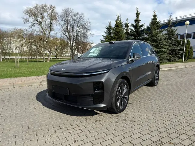 LI AUTO L6 PRO 2025
