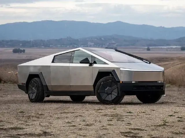 TESLA CYBERTRUCK 2024