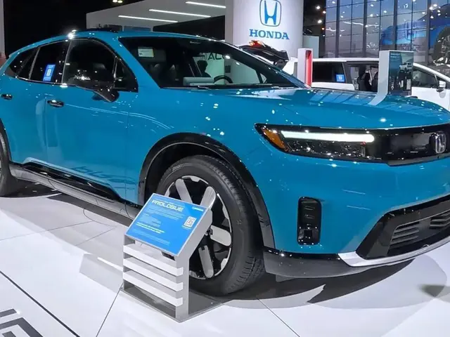 MERCEDES-BENZ EQS 2025