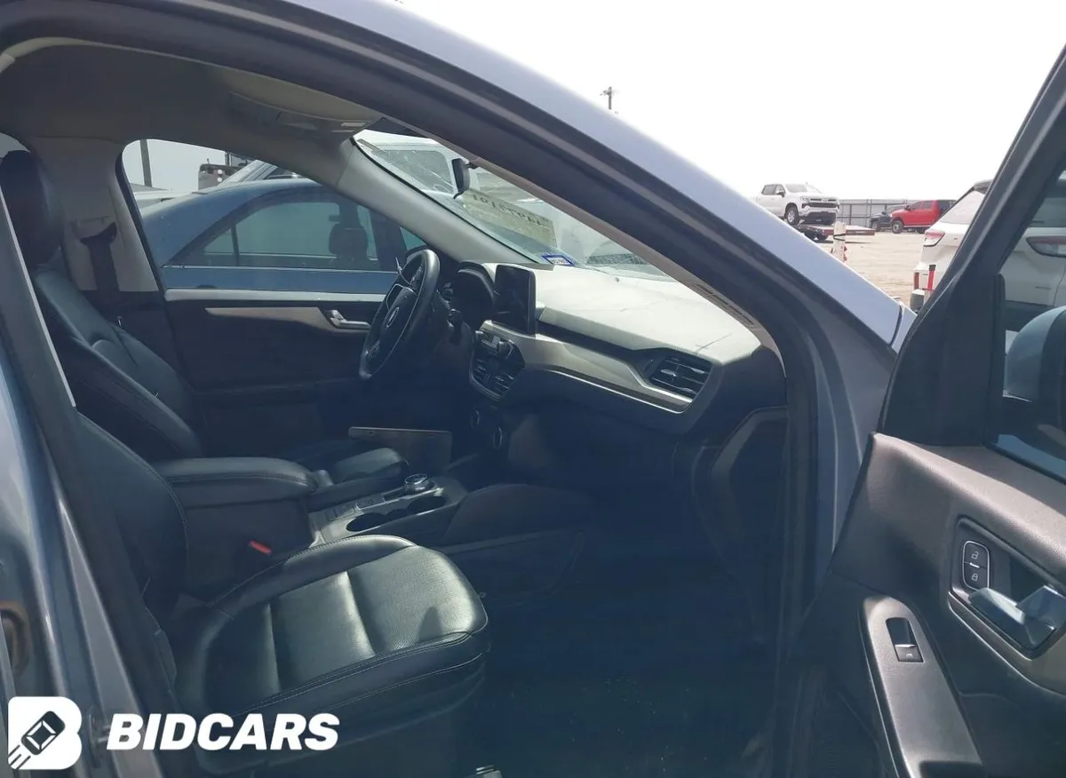 FORD ESCAPE SEL 2022