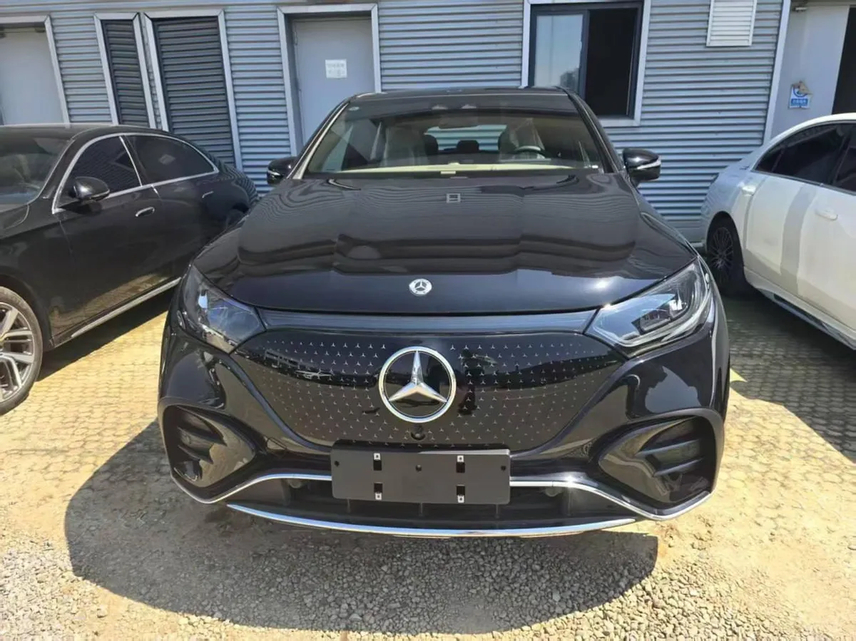 MERCEDES-BENZ EQE LUXURY 2025