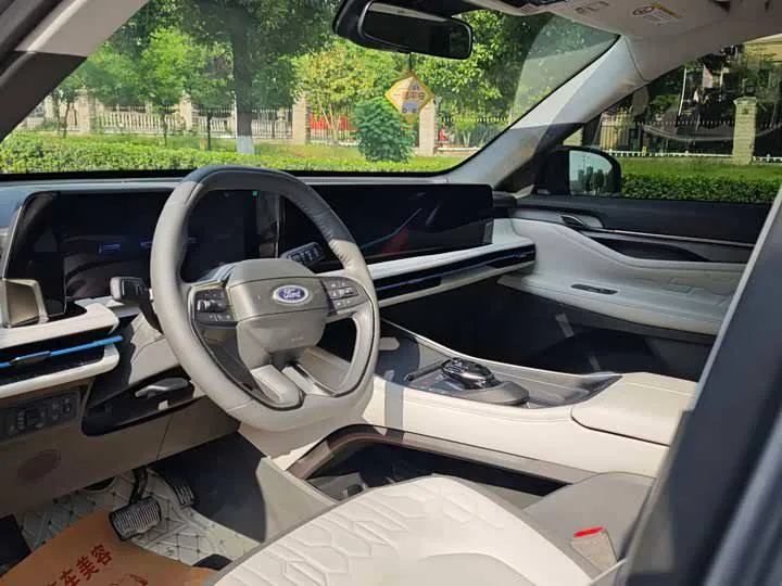 FORD EDGE LUXURY 2023