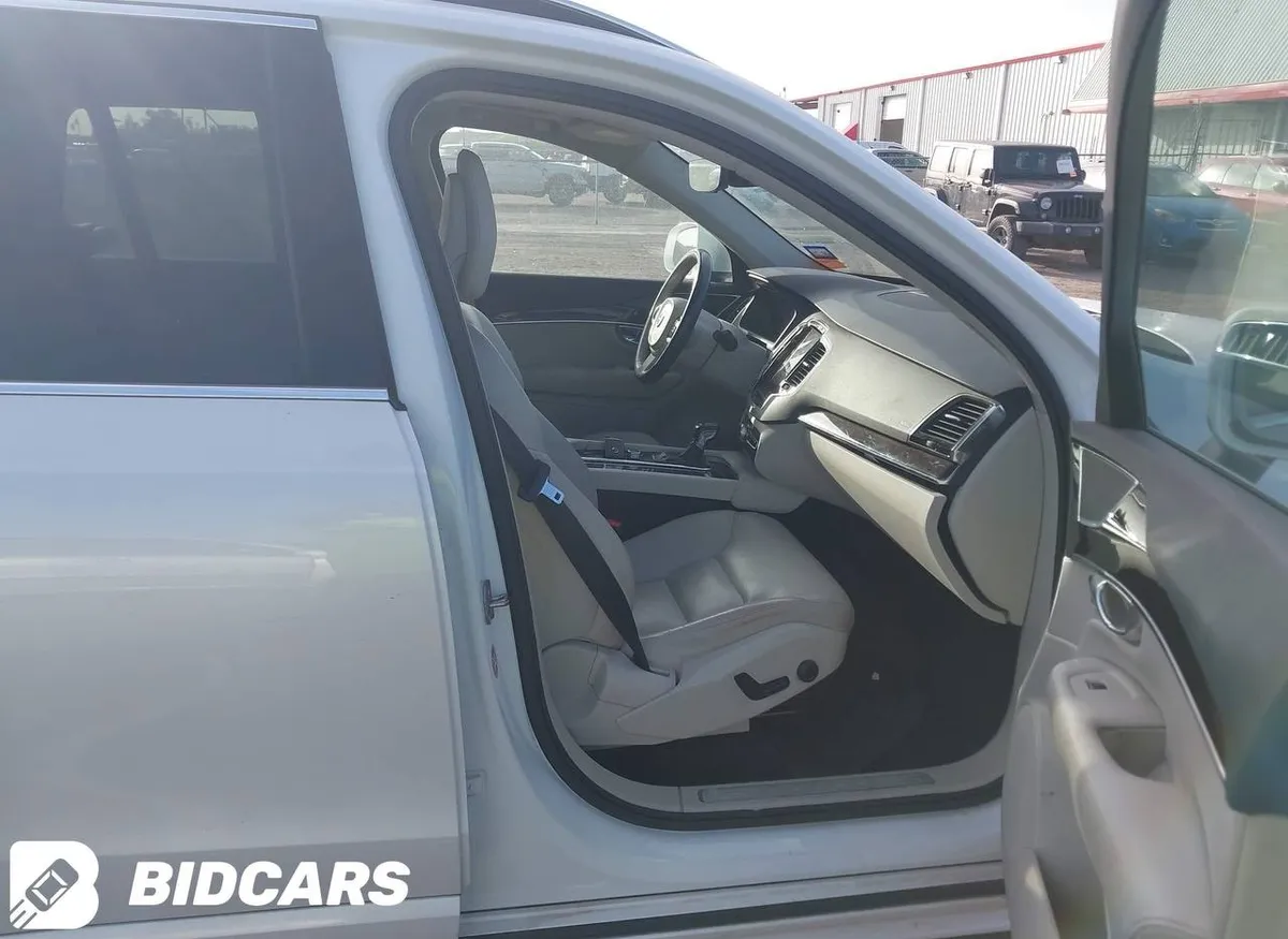 VOLVO XC90 T6 MOMENTUM 2016