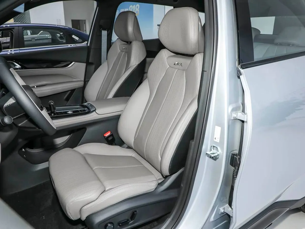 GEELY ATLAS L 2026