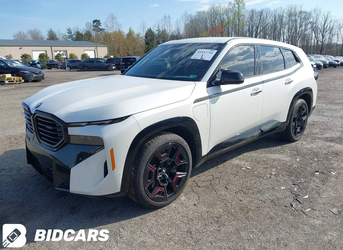 BMW XM LABEL RED 2024