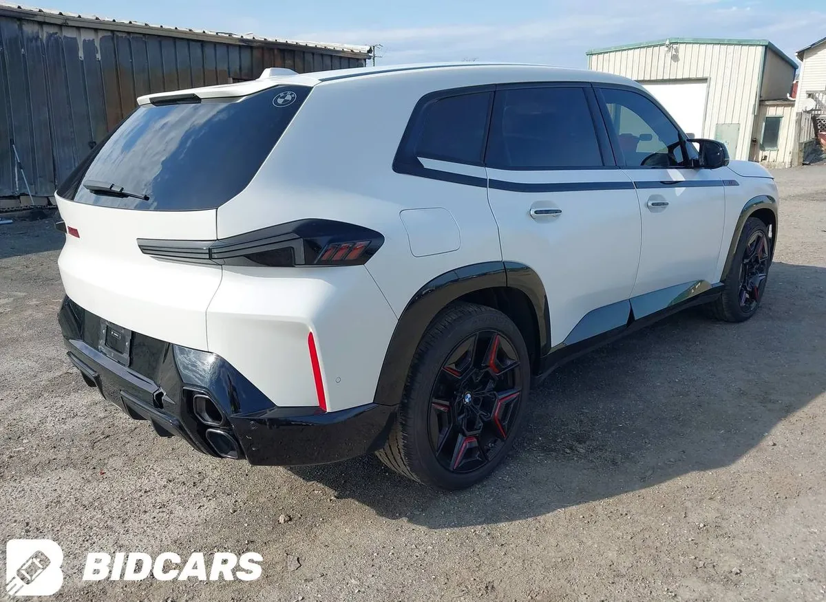 BMW XM LABEL RED 2024