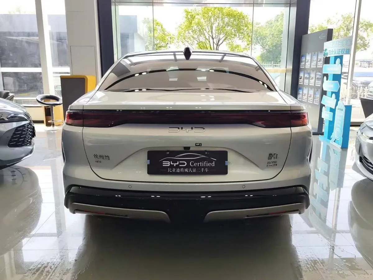 BYD HAN L 2025