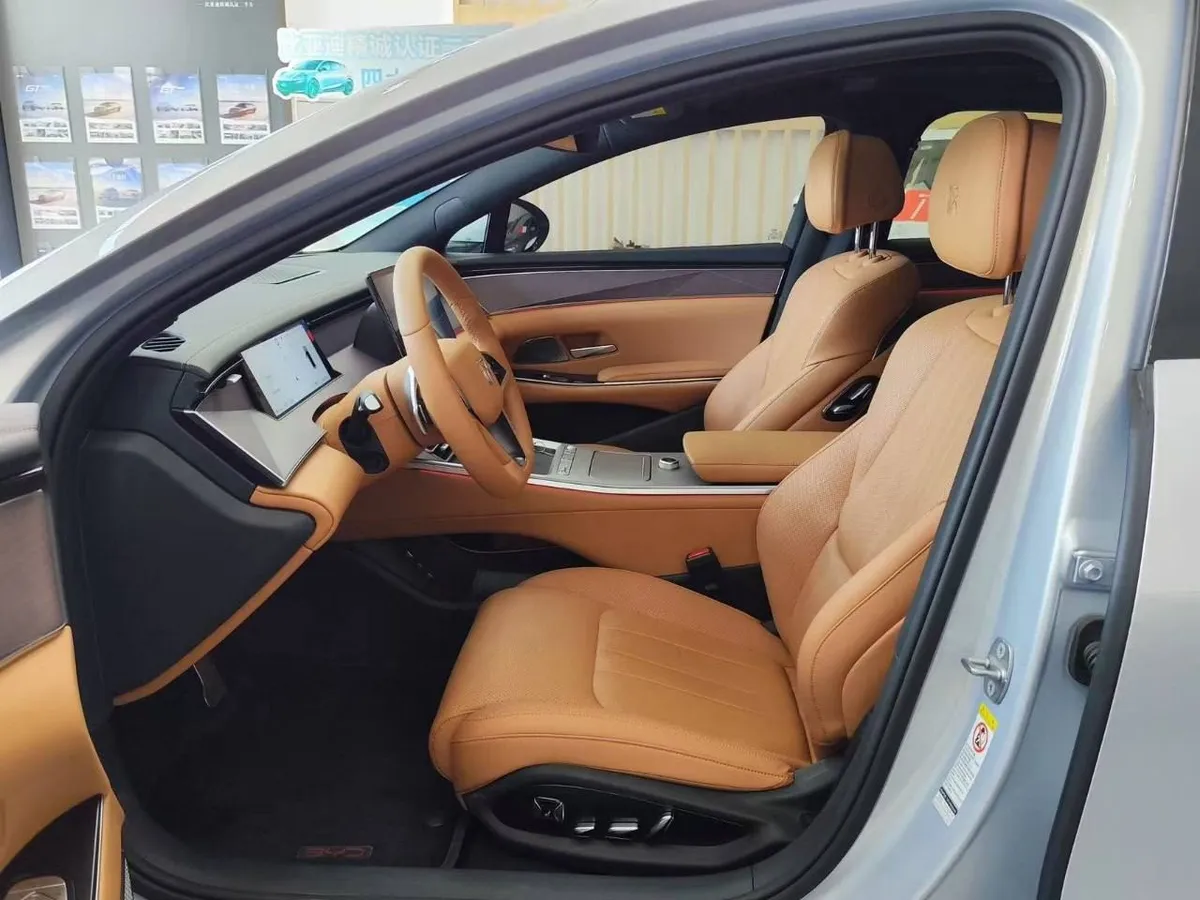 BYD HAN L 2025