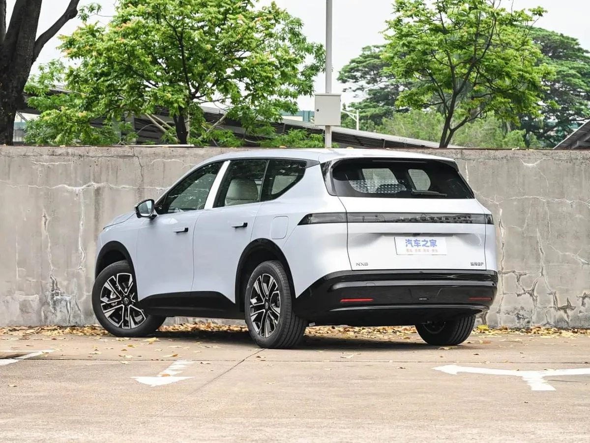NISSAN NX8 2026
