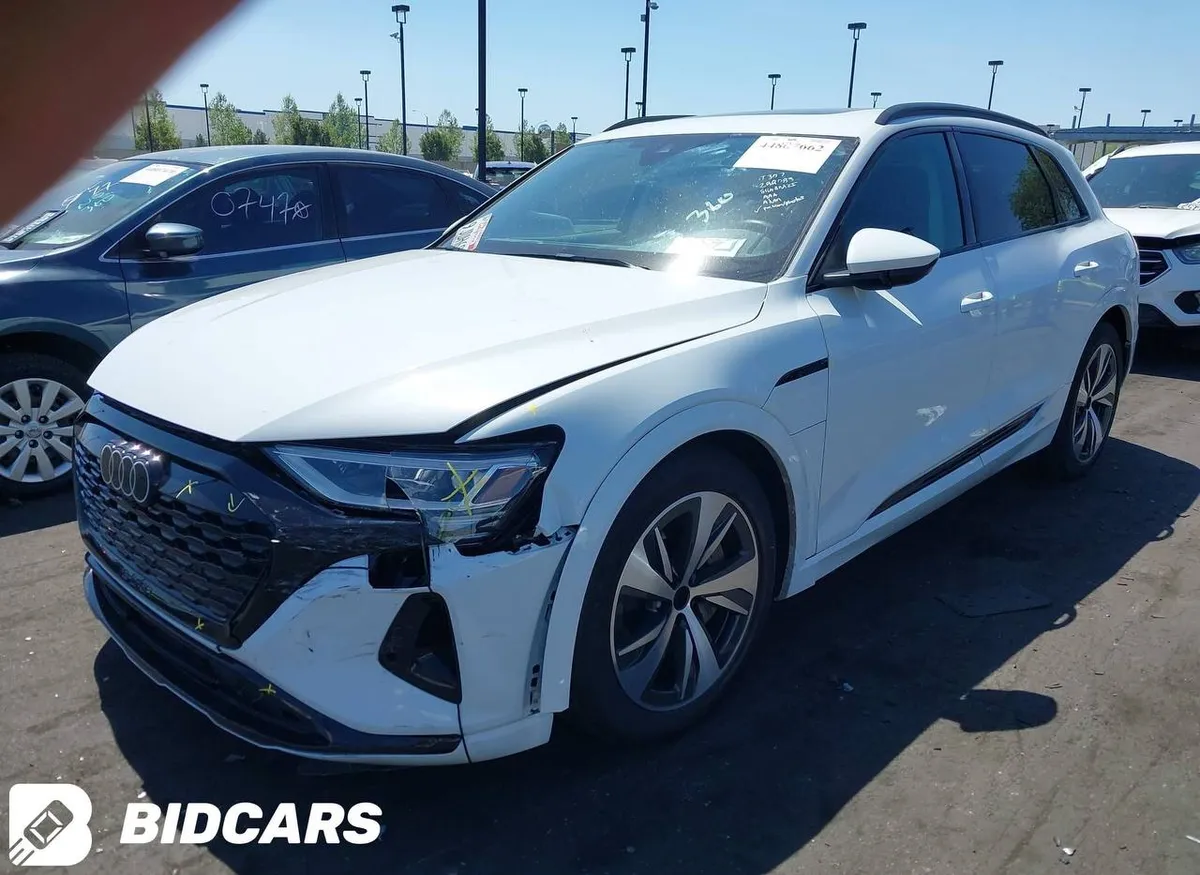 AUDI Q8 E-TRON PREMIUM 2024