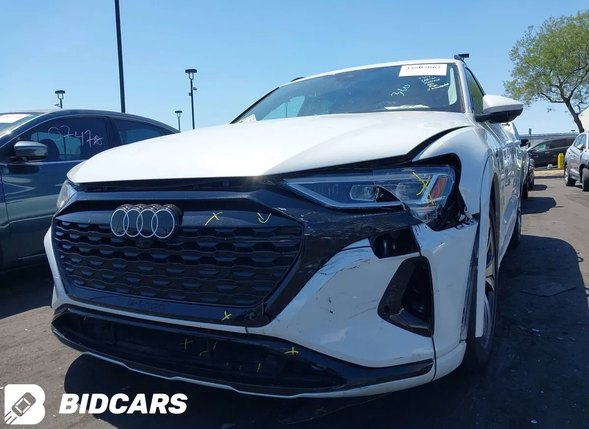 AUDI Q8 E-TRON PREMIUM 2024