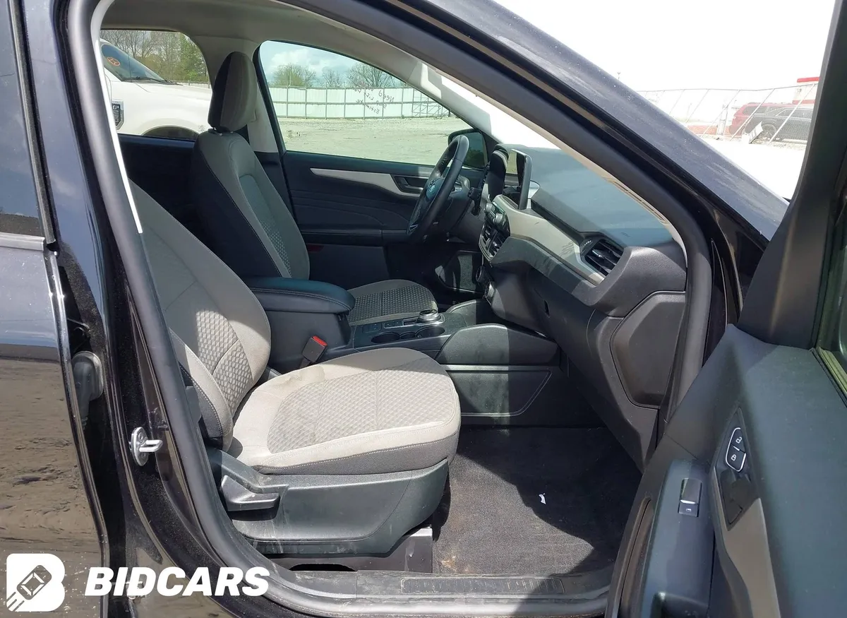 FORD ESCAPE SE 2022