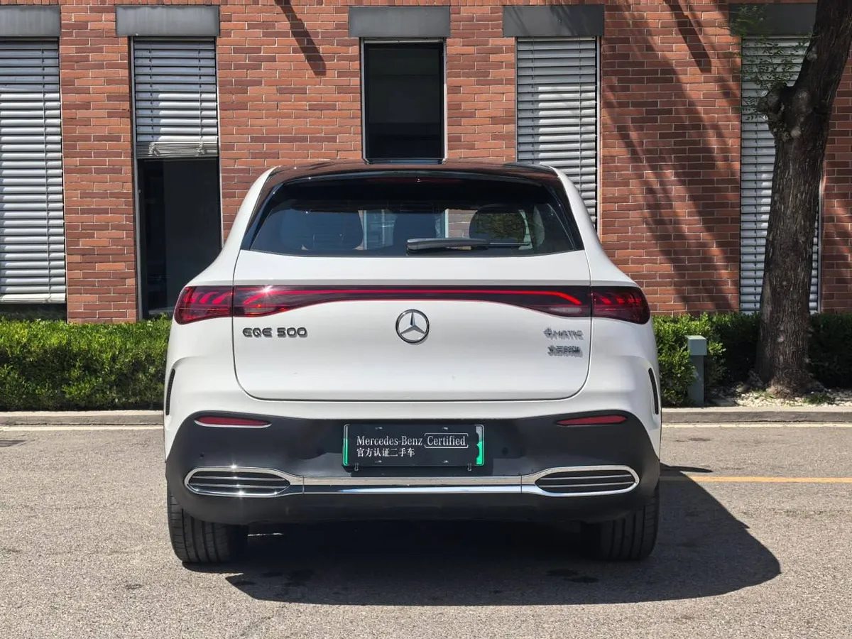 MERCEDES-BENZ EQE LUXURY 2024