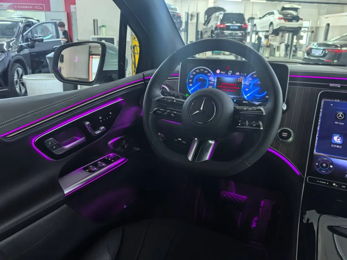 MERCEDES-BENZ EQE LUXURY 2024