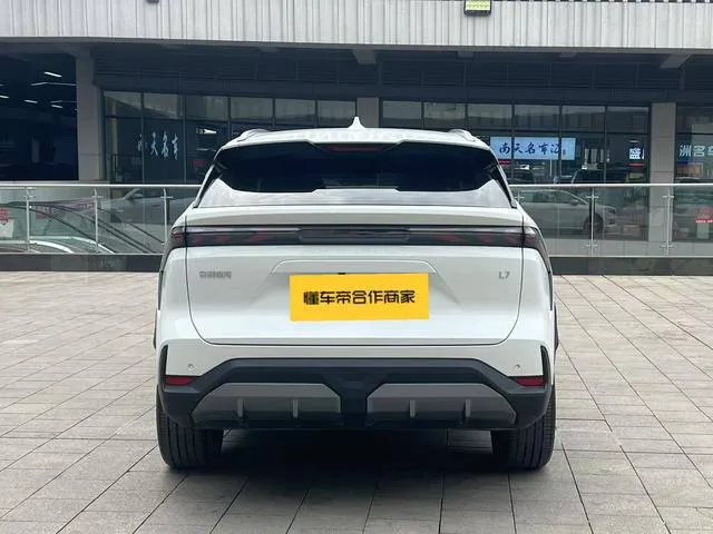 GEELY L7 2023