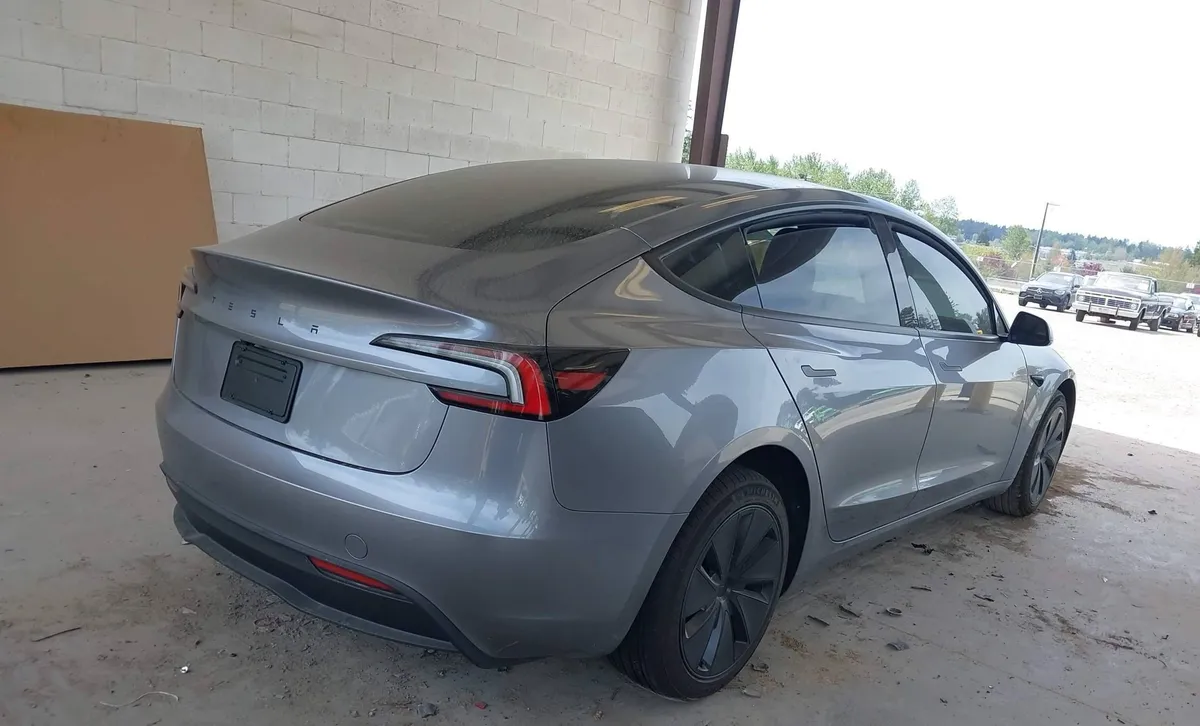 TESLA MODEL 3 PREMIUM 2026
