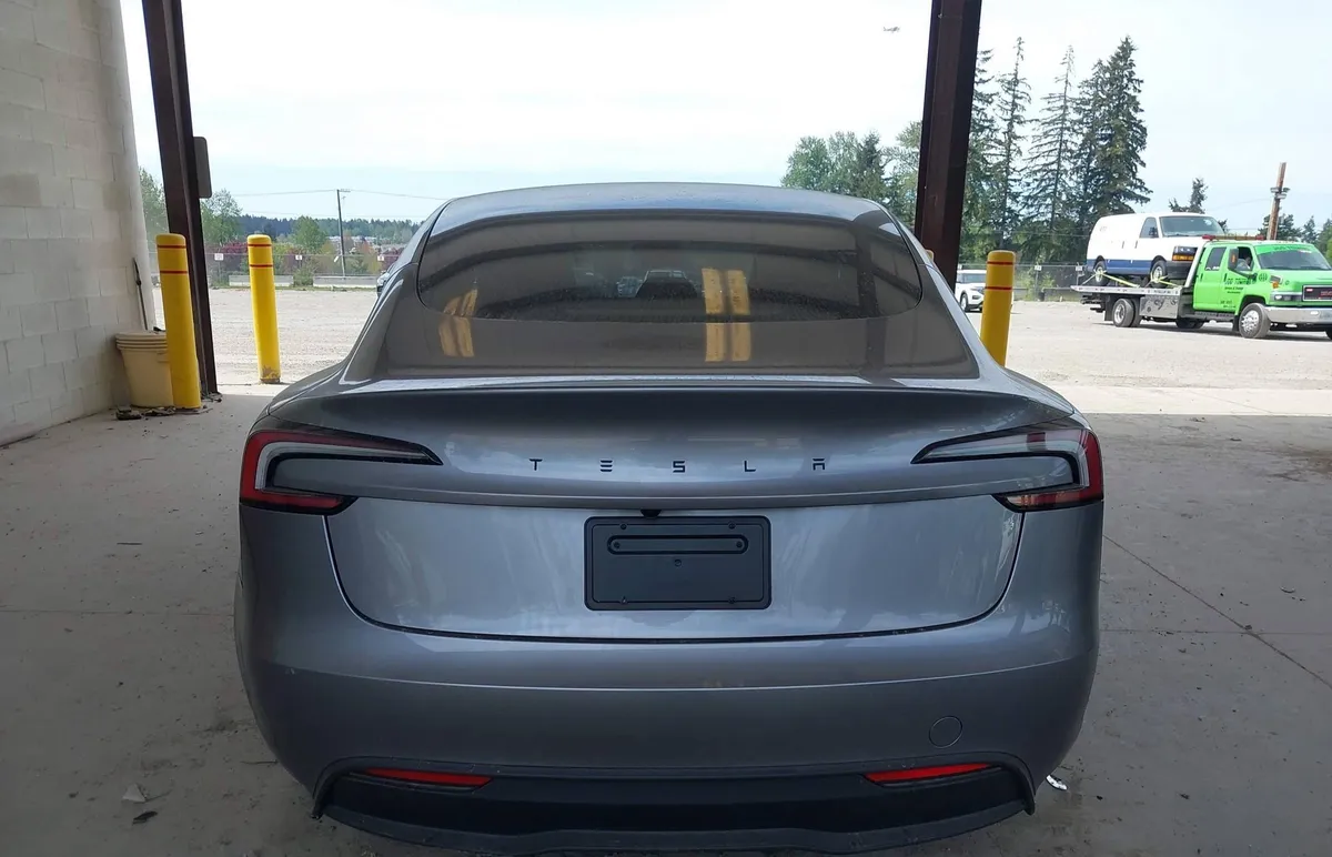 TESLA MODEL 3 PREMIUM 2026