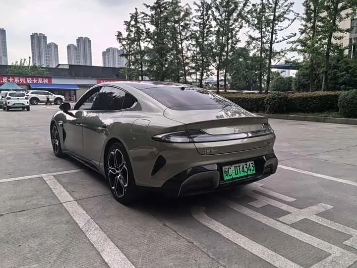 XIAOMI SU7 2024