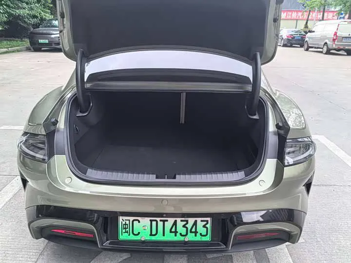 XIAOMI SU7 2024