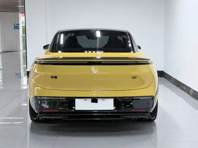 ZEEKR 007 2025