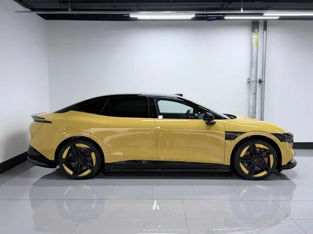 ZEEKR 007 2025
