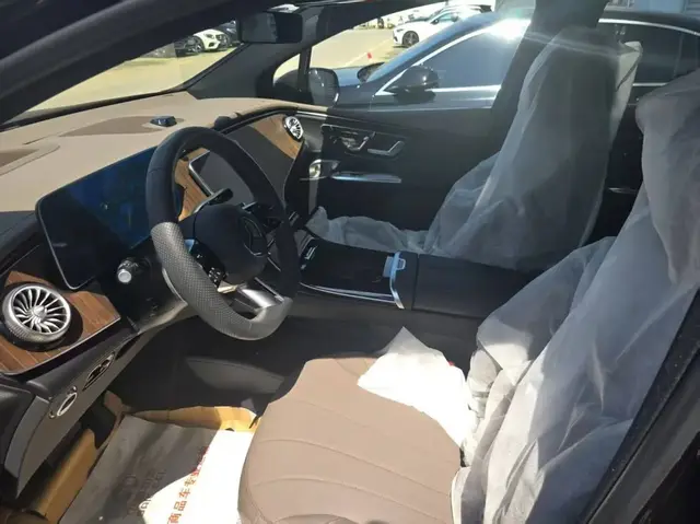 MERCEDES-BENZ EQE LUXURY 2025