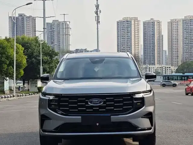 FORD EDGE LUXURY 2023