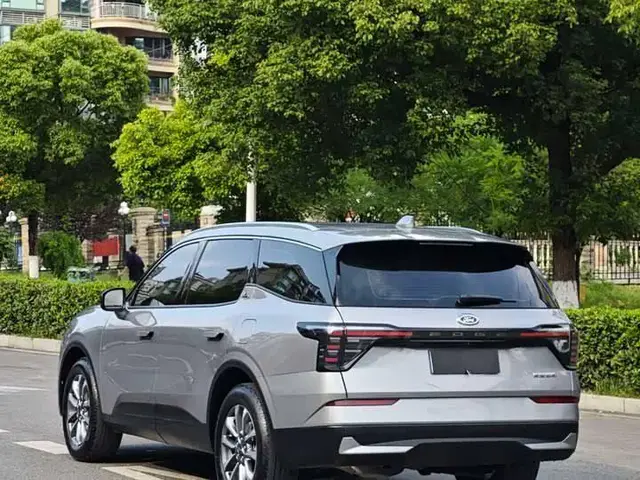 FORD EDGE LUXURY 2023