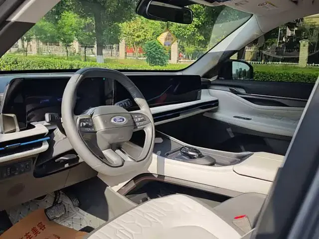 FORD EDGE LUXURY 2023