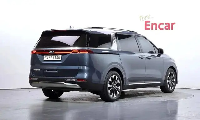 KIA CARNIVAL SIGNATURE 2023