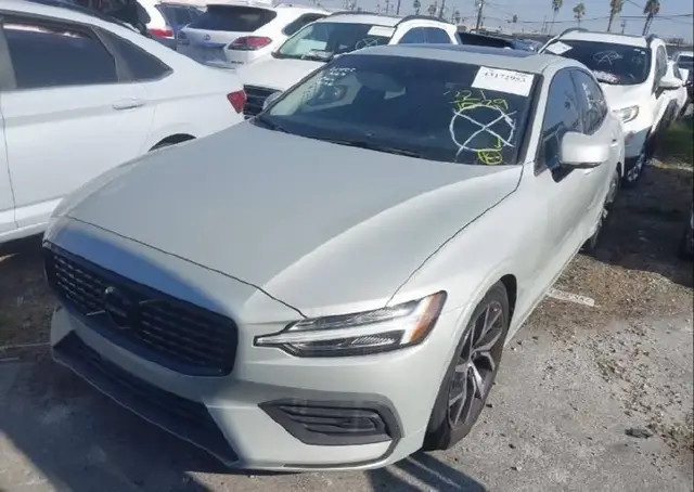 VOLVO S60 T5 MOMENTUM 2020